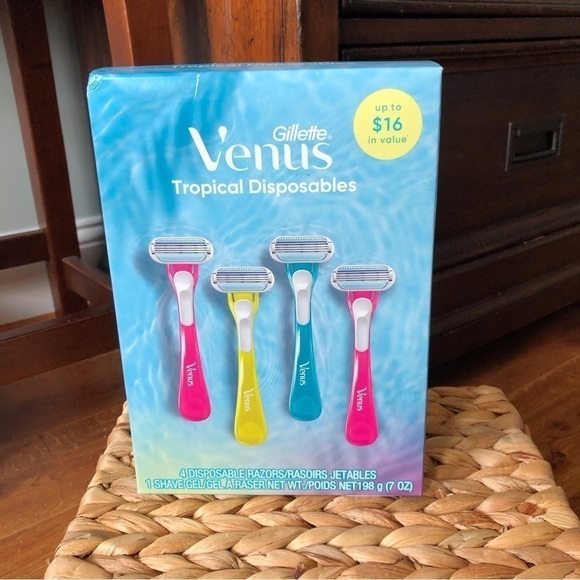 Gillette Venus Tropical Disposables shaving kit - Picture 1 of 2